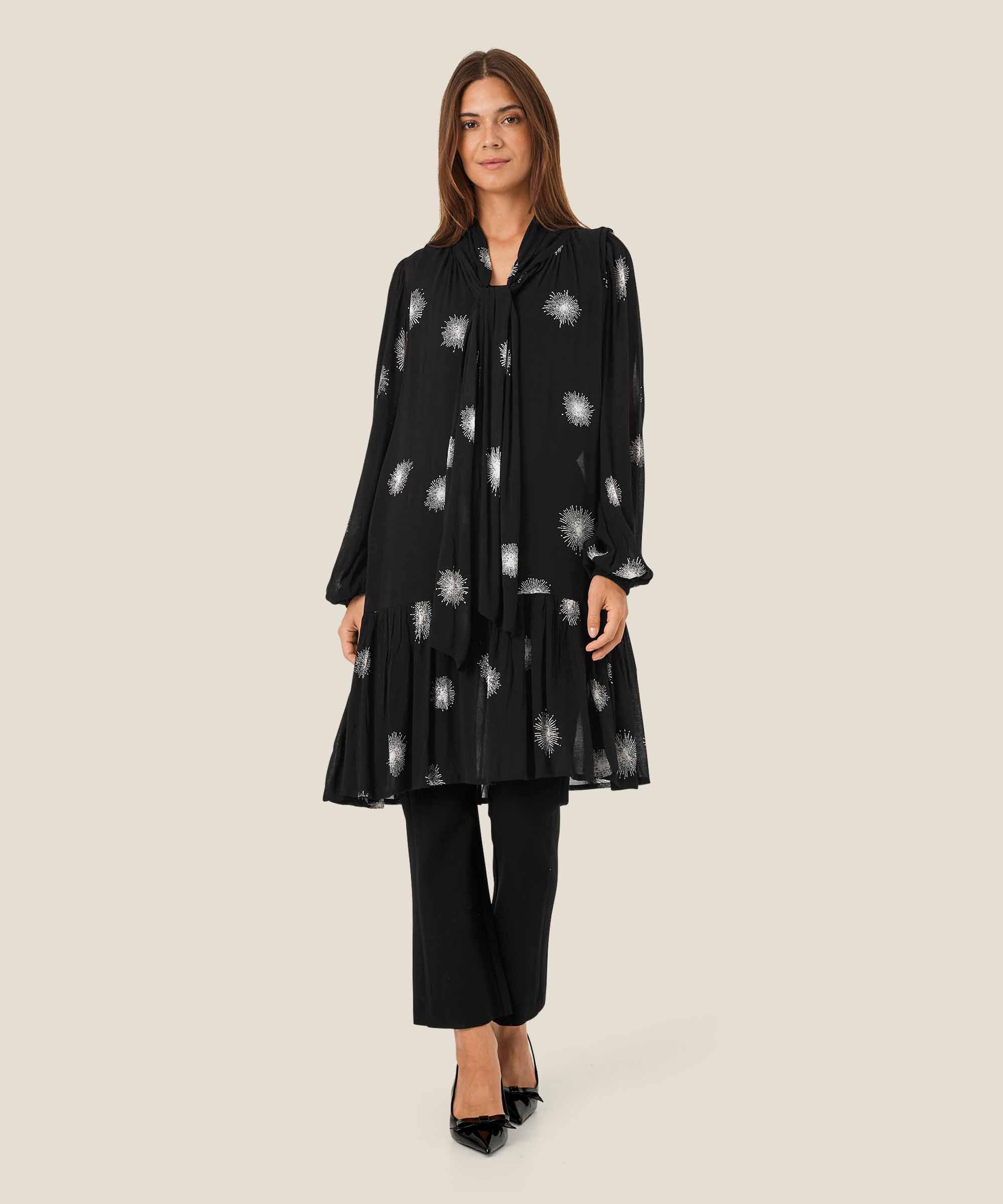 Ganika Tunika, Black