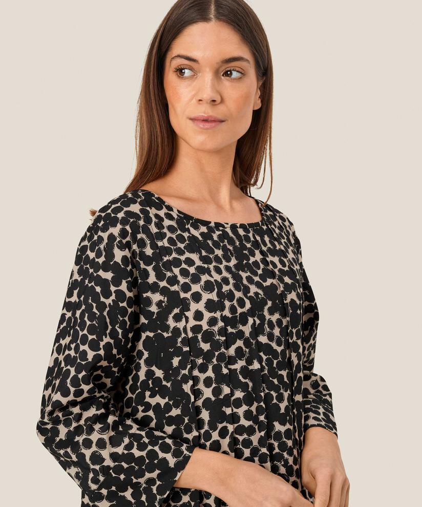 Nukkel Klänning, Fog