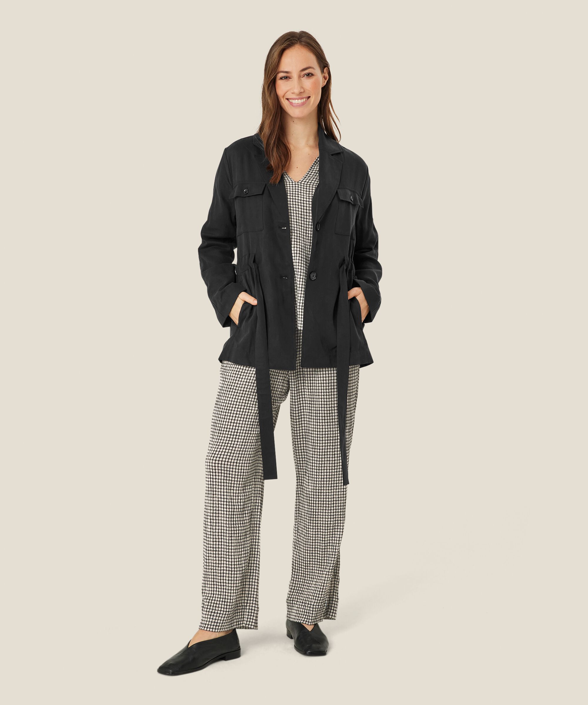 Julietna Jacka, Black