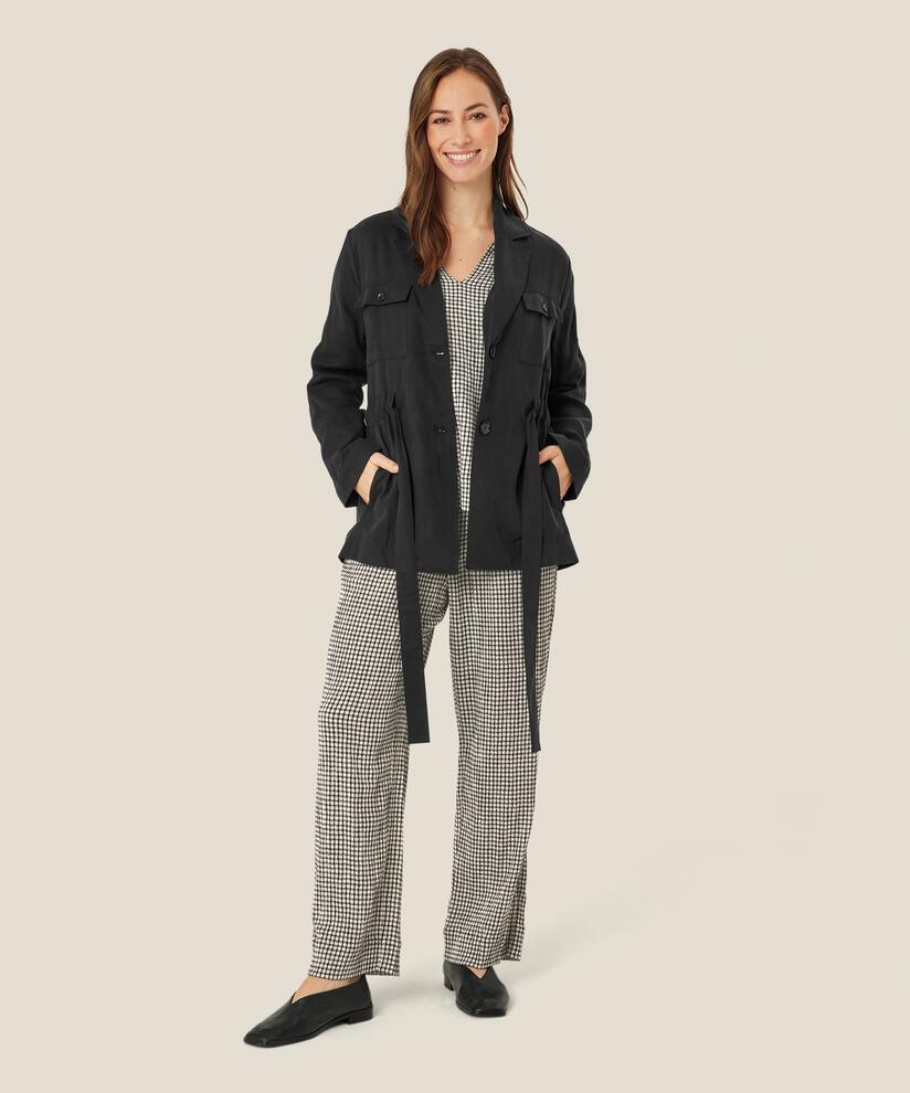 Julietna Jacka, Black