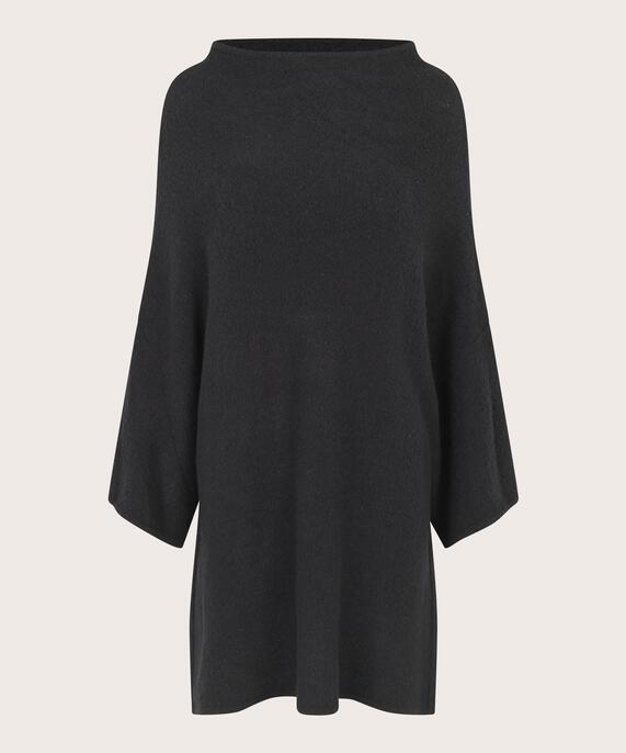 Faviola Topp, Black