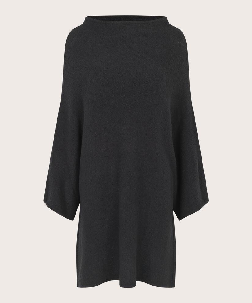 Faviola Topp, Black