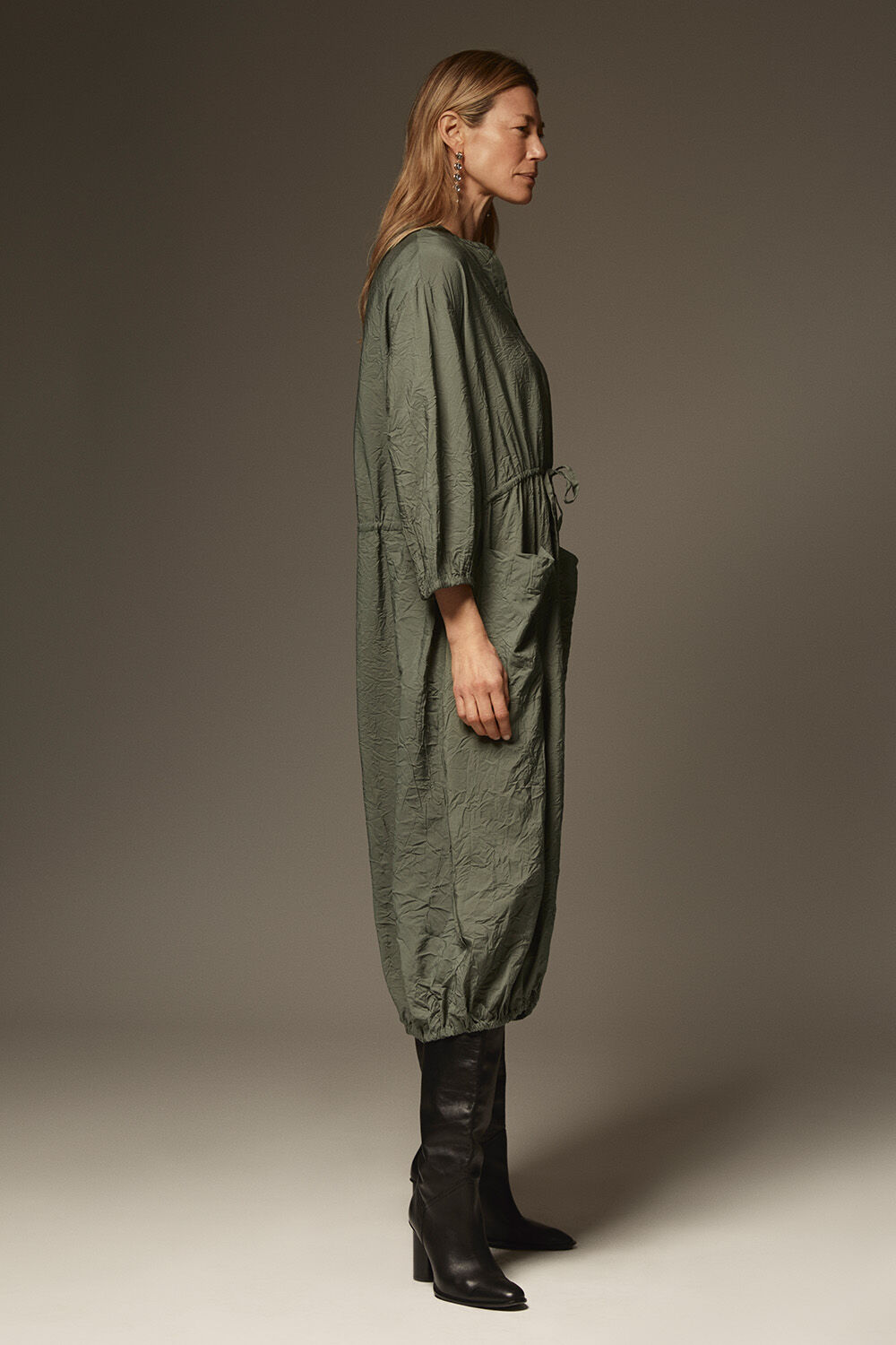 Nymosa Kl&auml;nning - Duck Green, Rumani &Ouml;hrh&auml;ngen - Gold