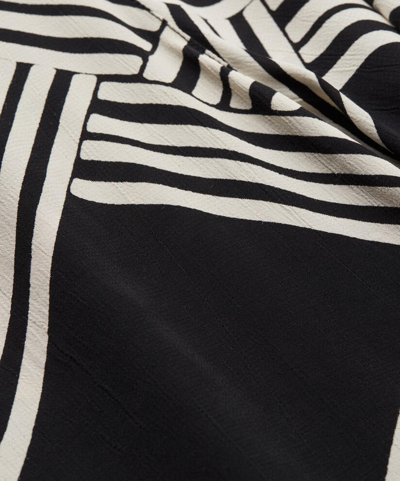 PAMEL BYXOR, Black