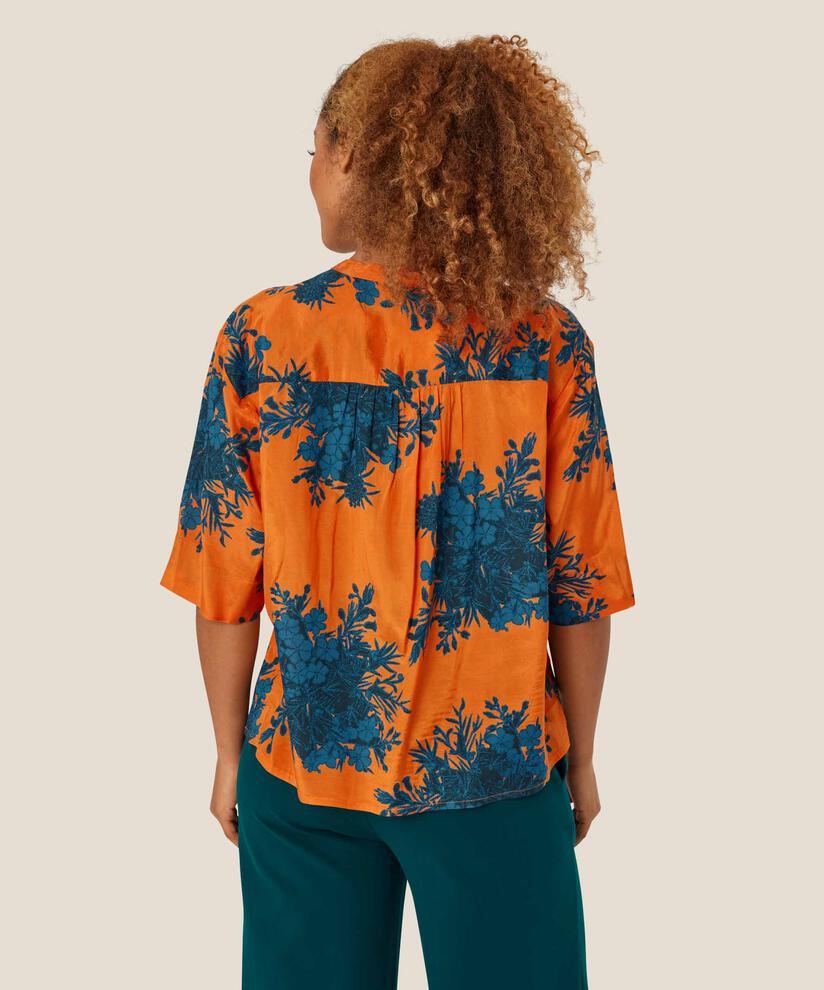 Boniti Blus, Russ Orange