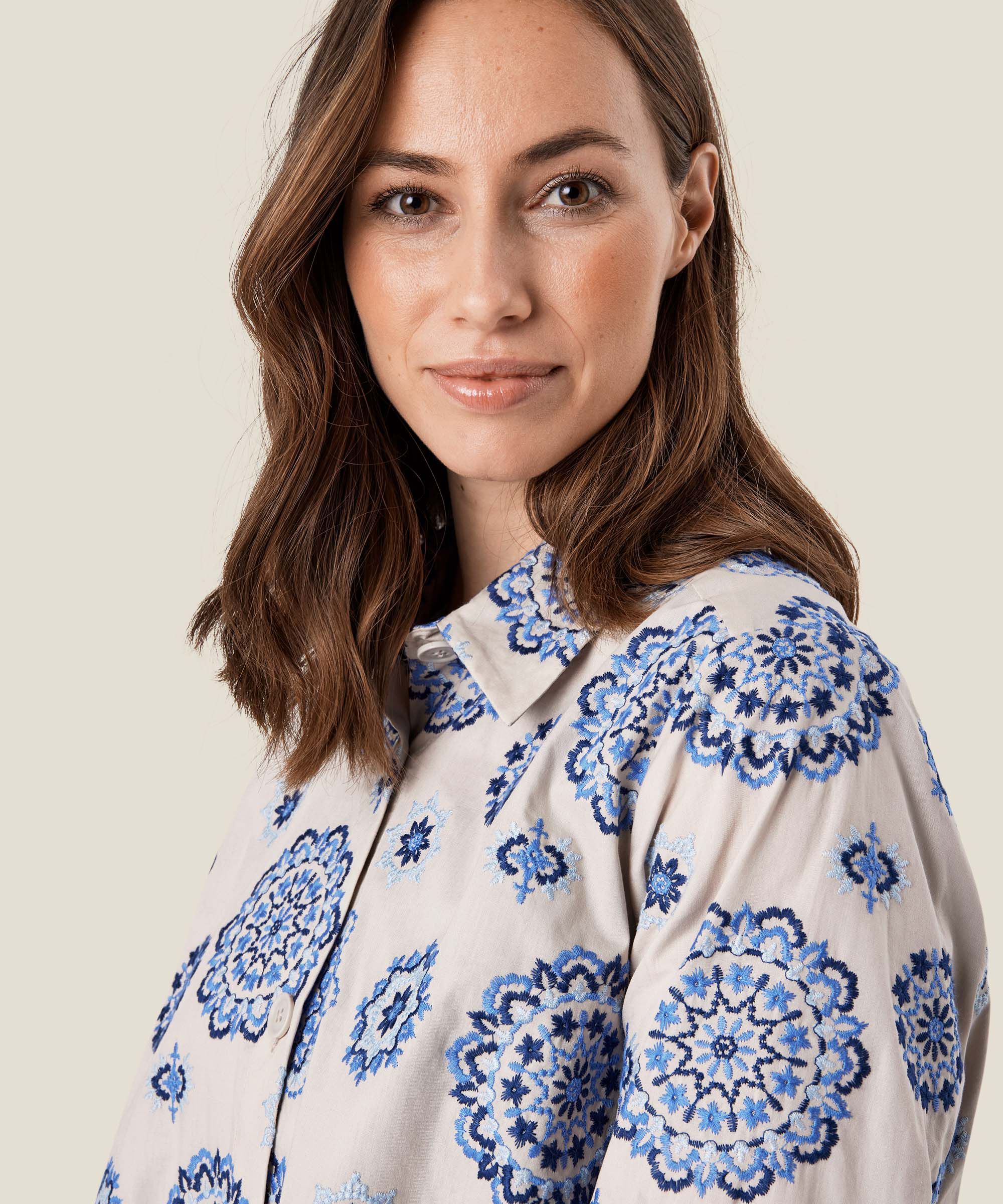 Idakaia Skjorta, Nebulas Blue