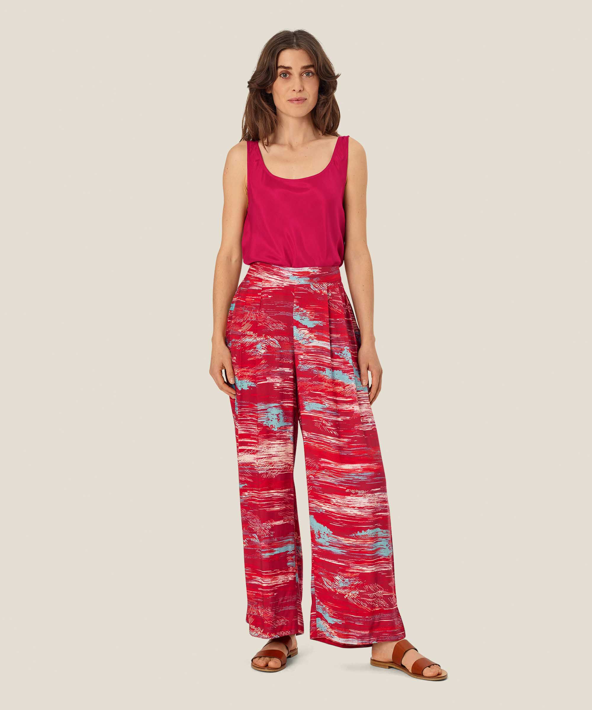 Ece Topp, Persian Red