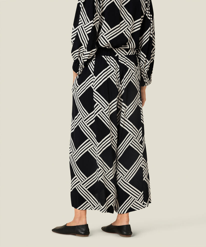 PAMEL BYXOR, Black