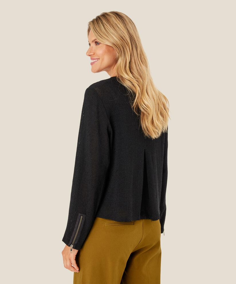 Johanne Jacka, Black
