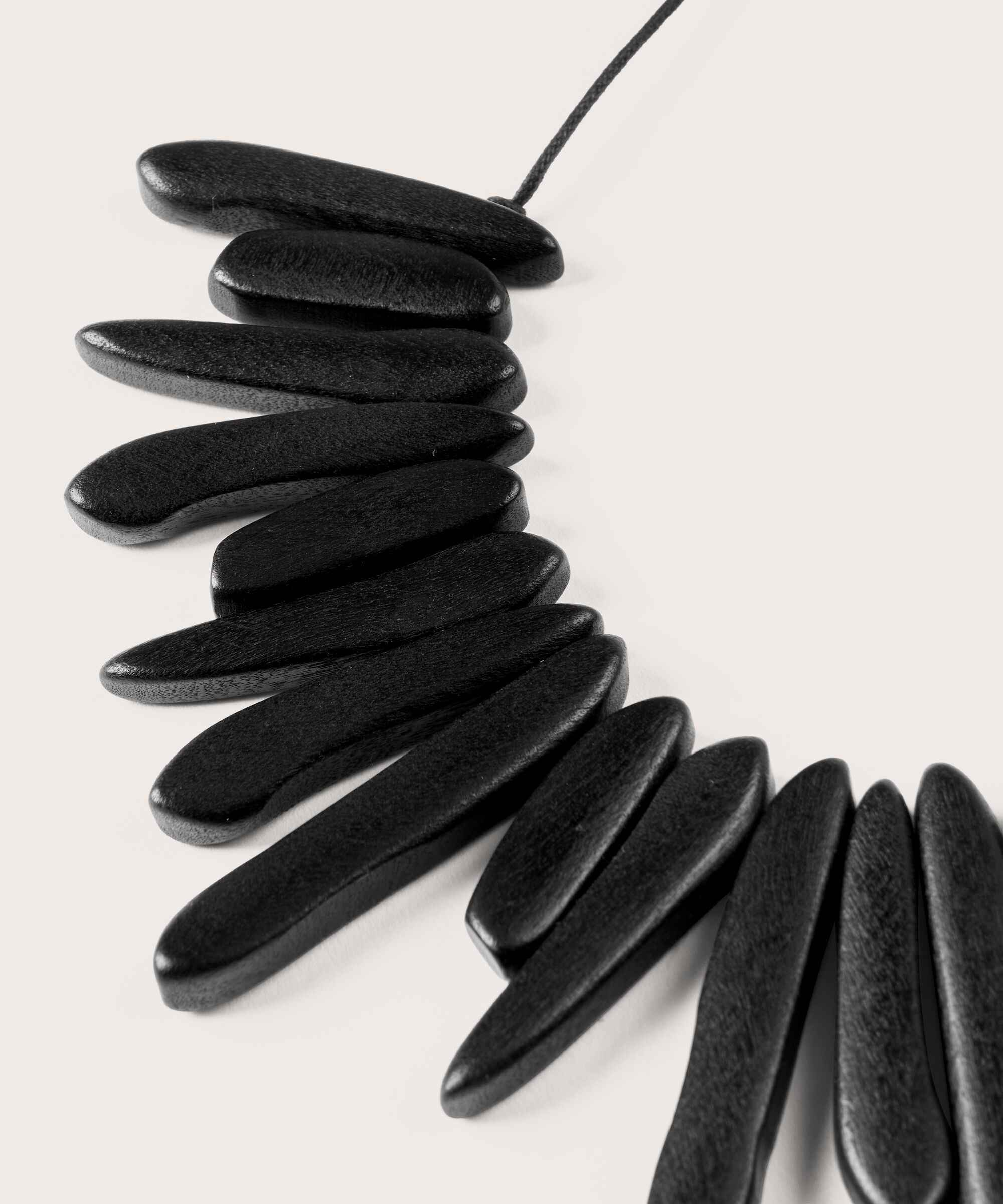 Rykka Halsband, Black