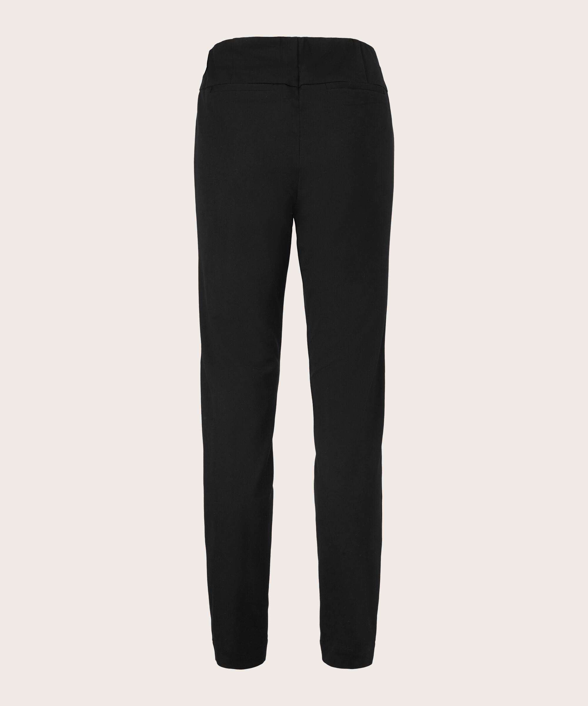 Poppy Byxa, Black