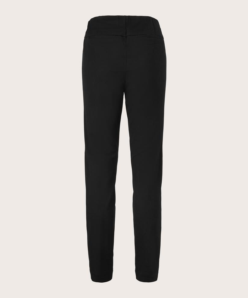 Poppy Byxa, Black