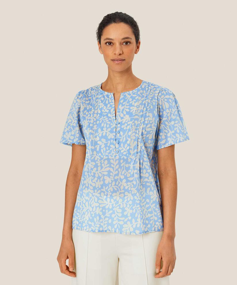 Delphia Blus, Della Blue