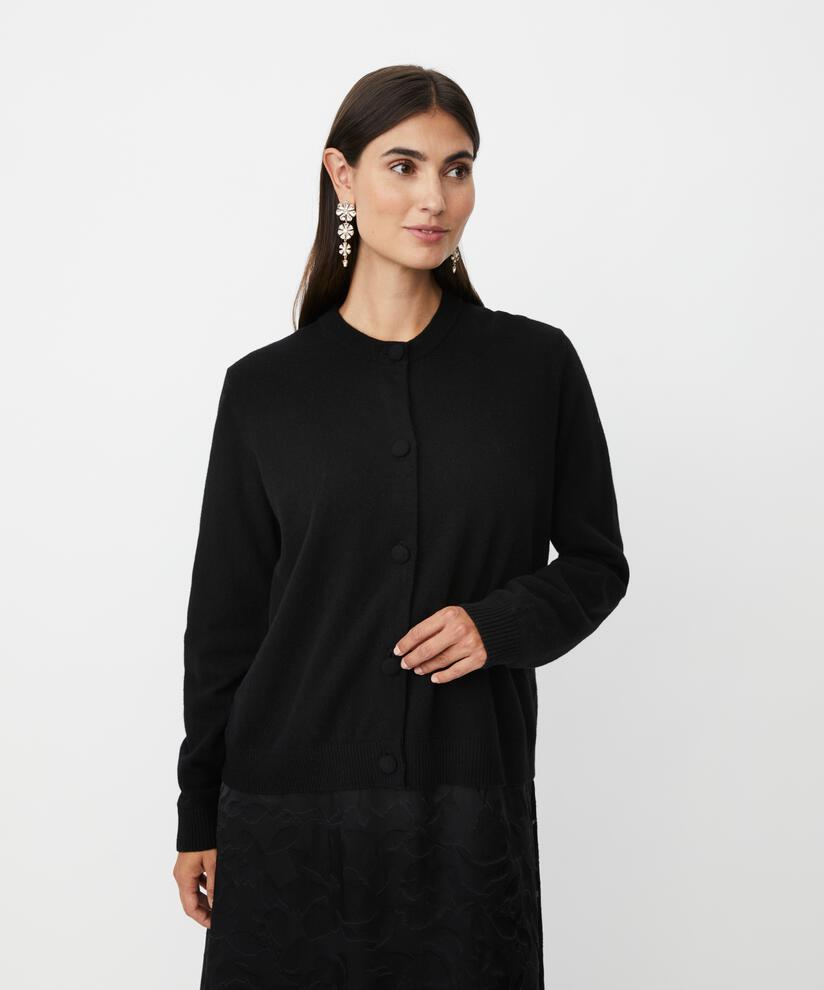Leanna Kofta, Black