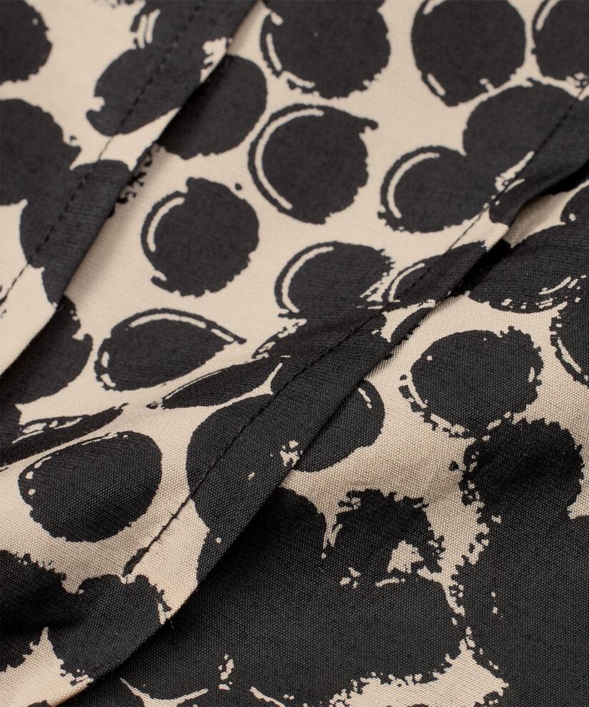 Nukkel Klänning, Fog