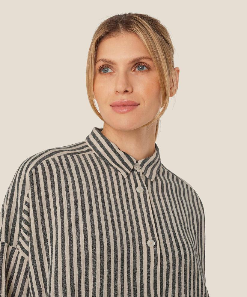 Ilze Skjorta, Black