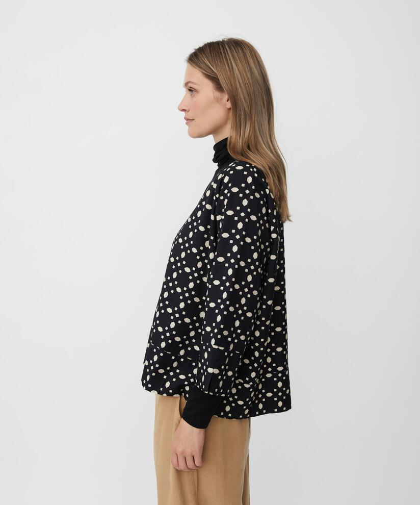 Benika Blus, Black