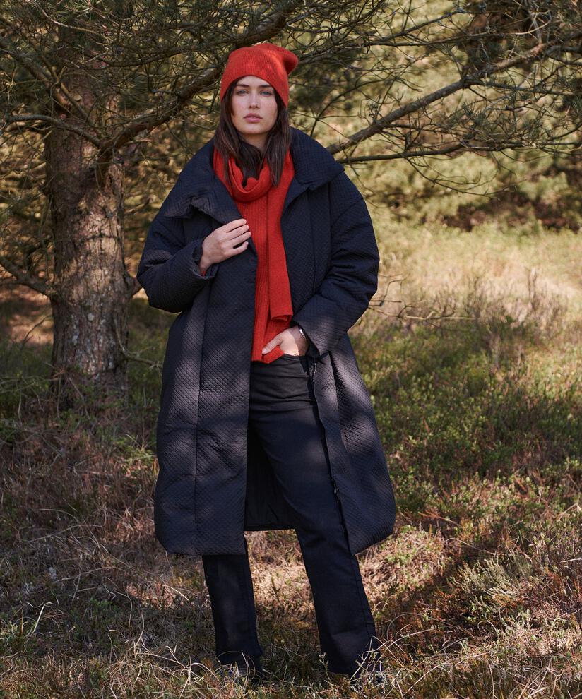 Tabine Dunkappa, Black