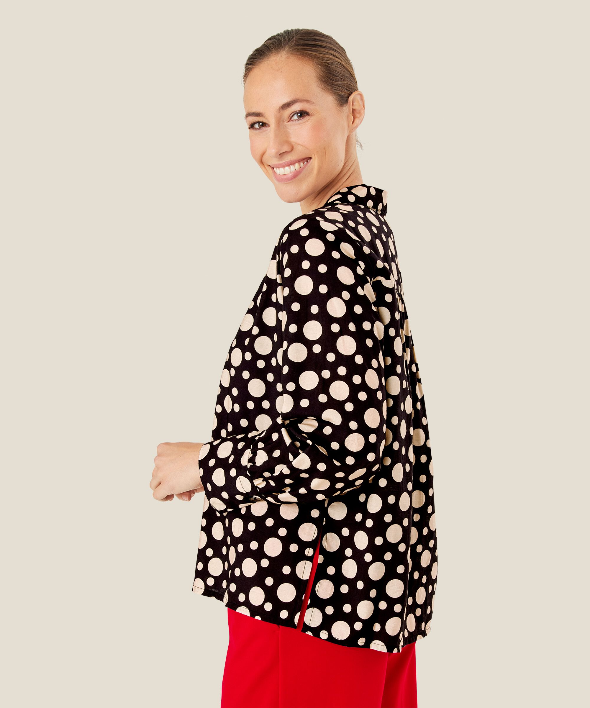 Ivette Skjorta, Black