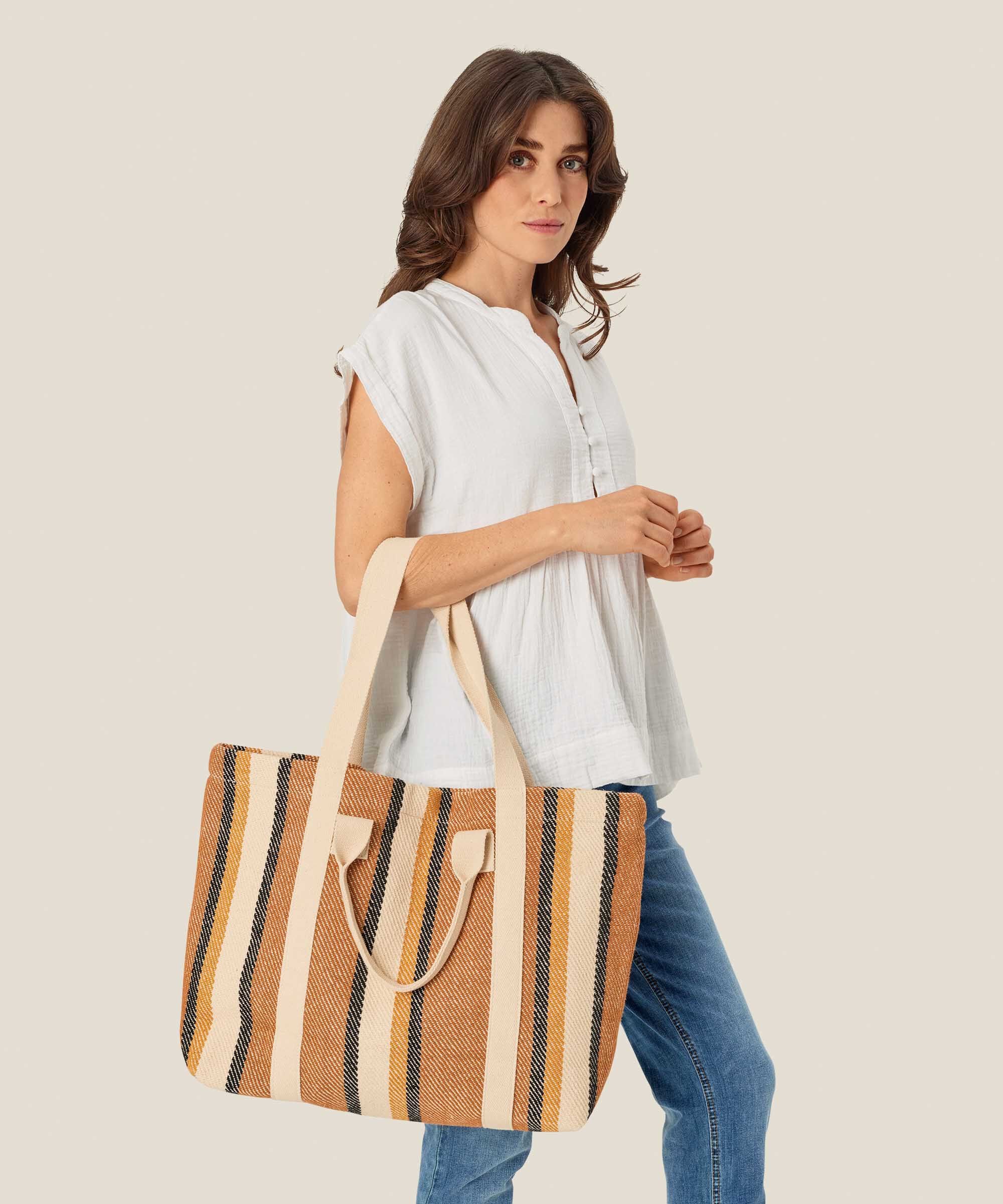 Rubbi Väska, Cashew