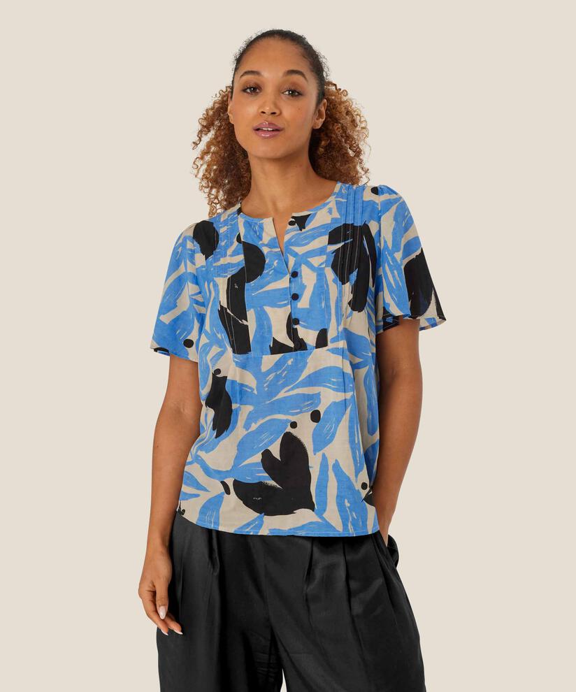 Delphia Blus, Marina
