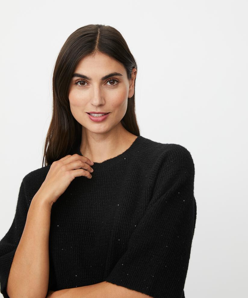 Farinna Topp, Black