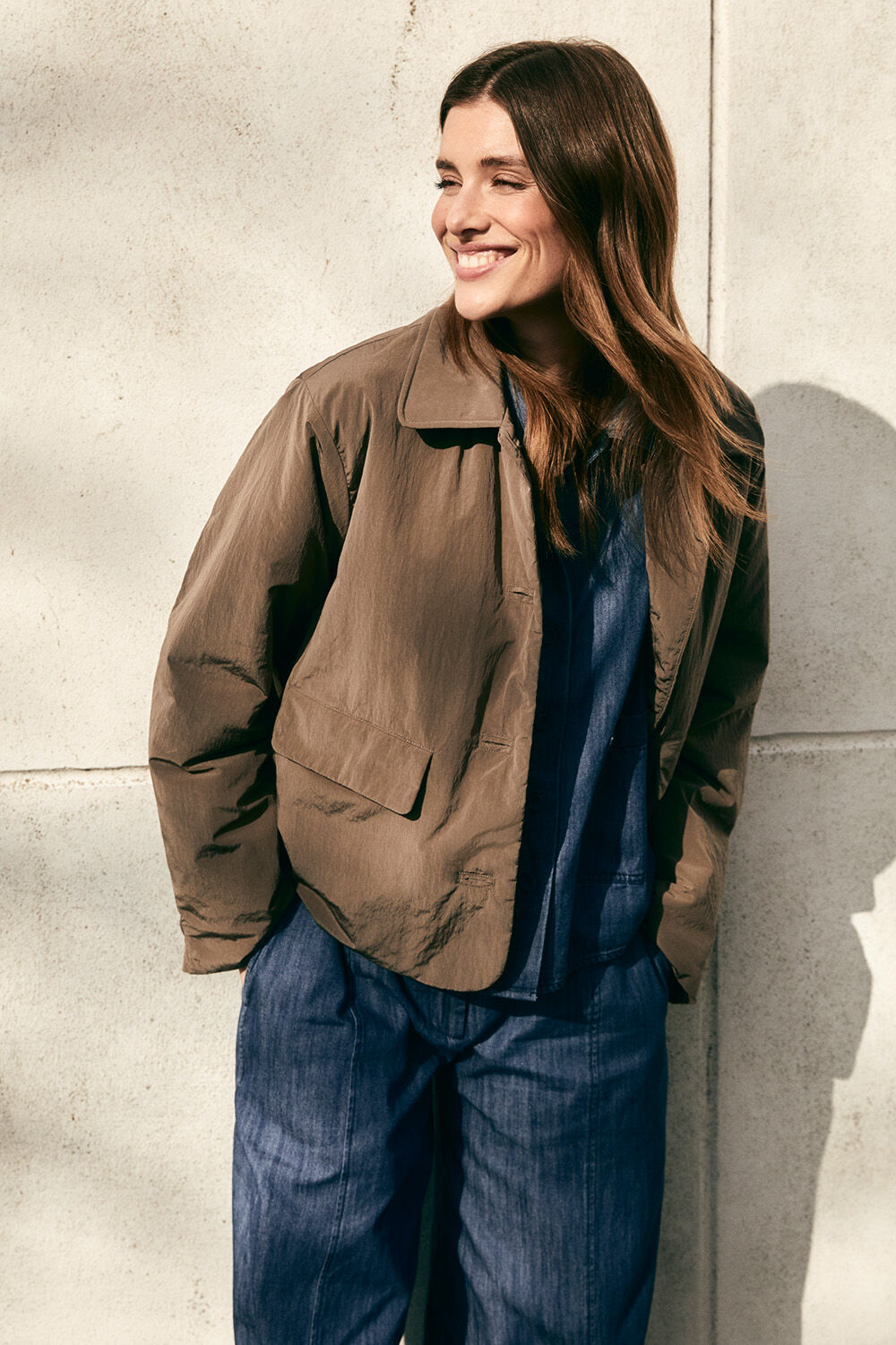 Ivarya Denim skjorta - Medium Denim, Pelian Jeans - Medium Denim, Tyniana jacka - Falcon