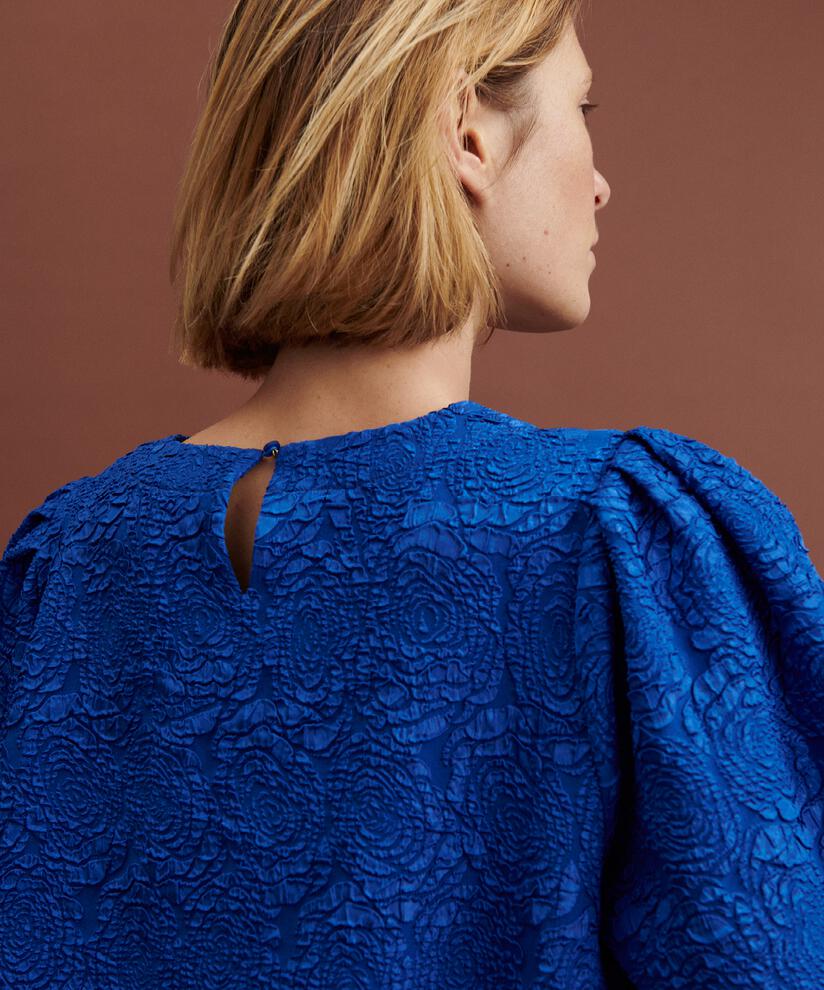 Nirisa Klänning, Surf the web