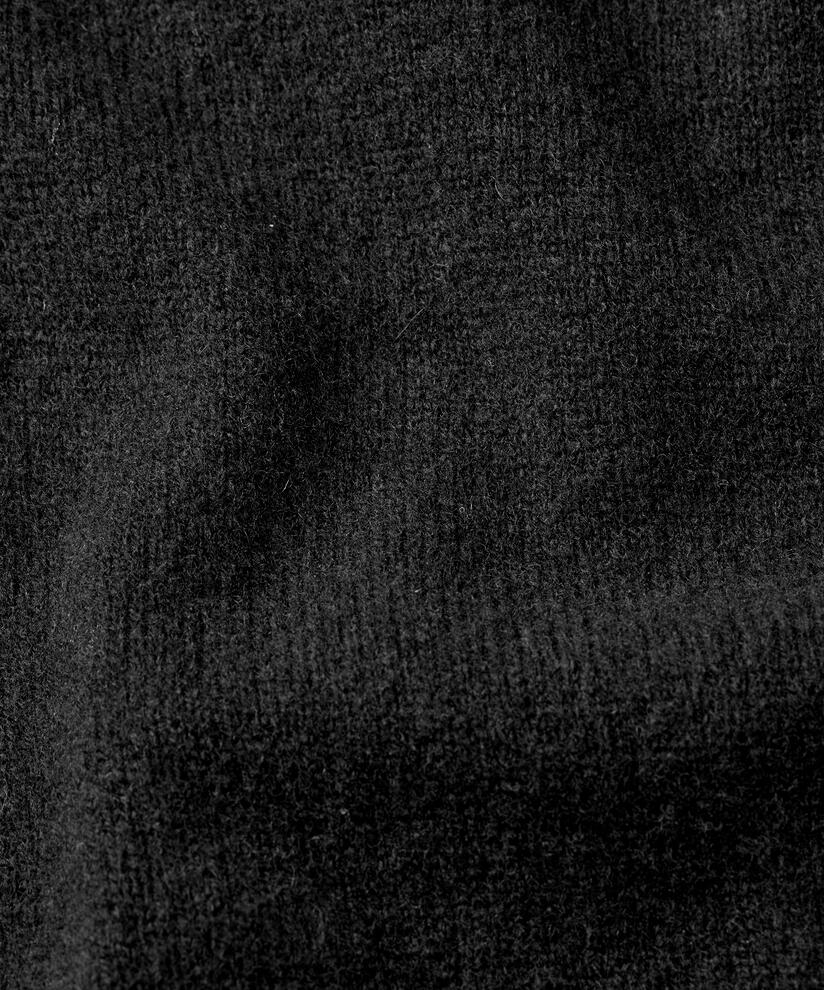 Floraia Ulltopp, Black