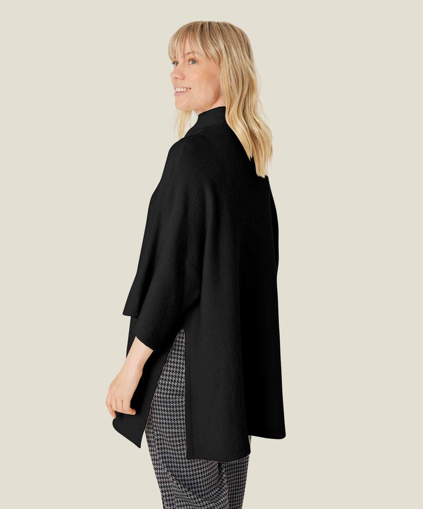 Faviola Topp, Black