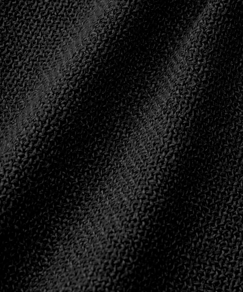 Darmi Blus, Black