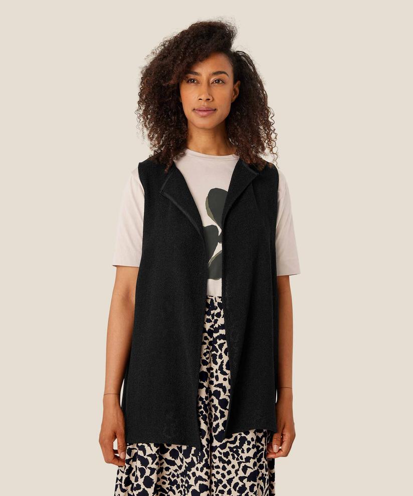 Jett Jacka, Black