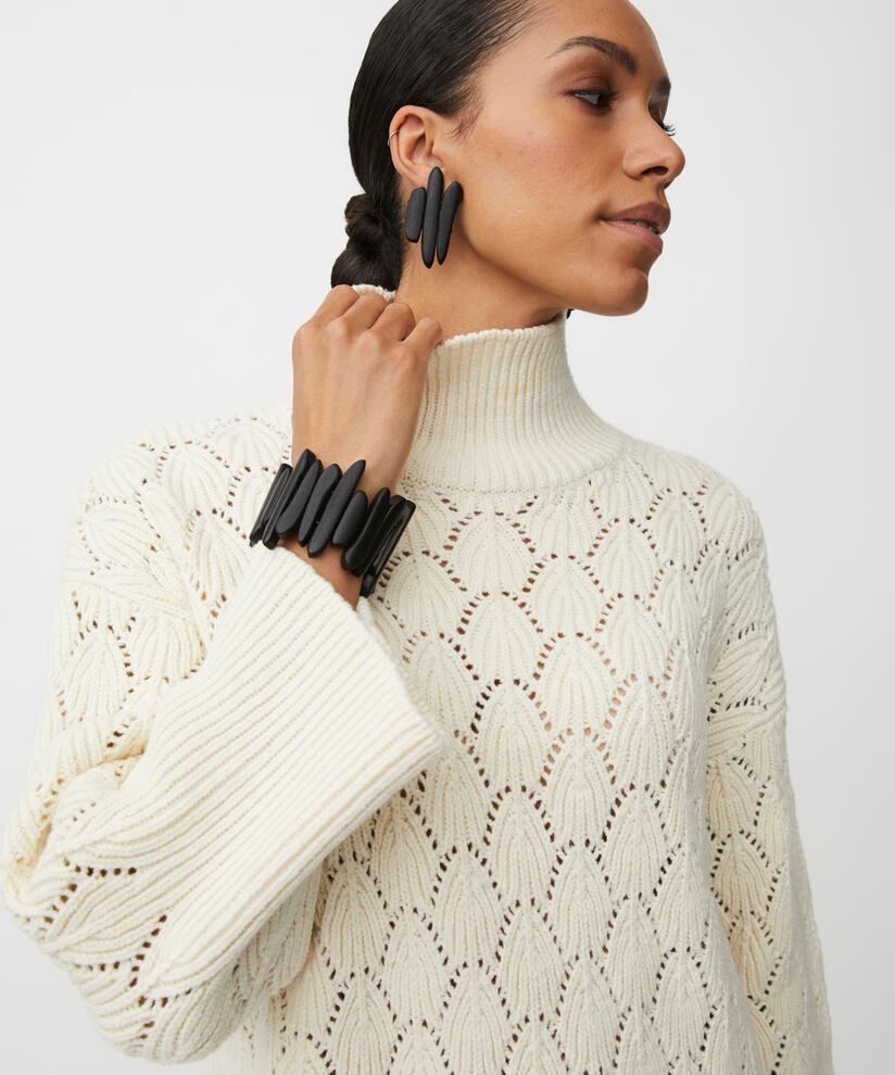 Ryvia Öhrhängen, Black