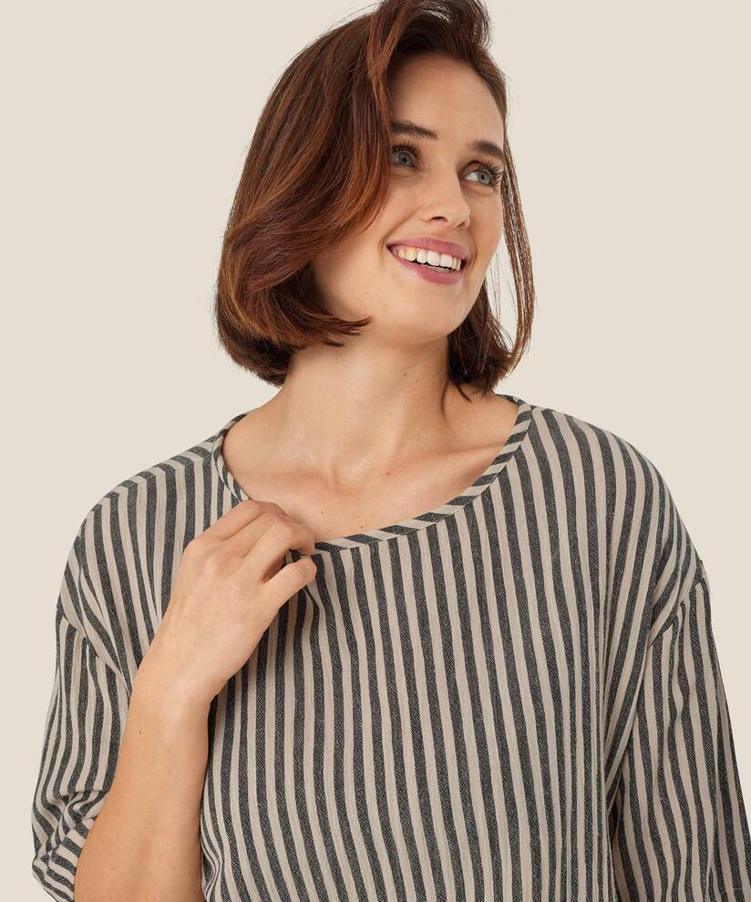 Brunil Blus, Black