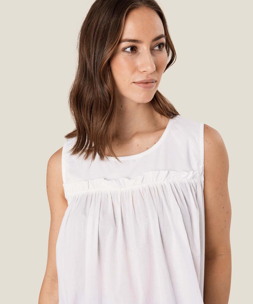 Dina Topp, White