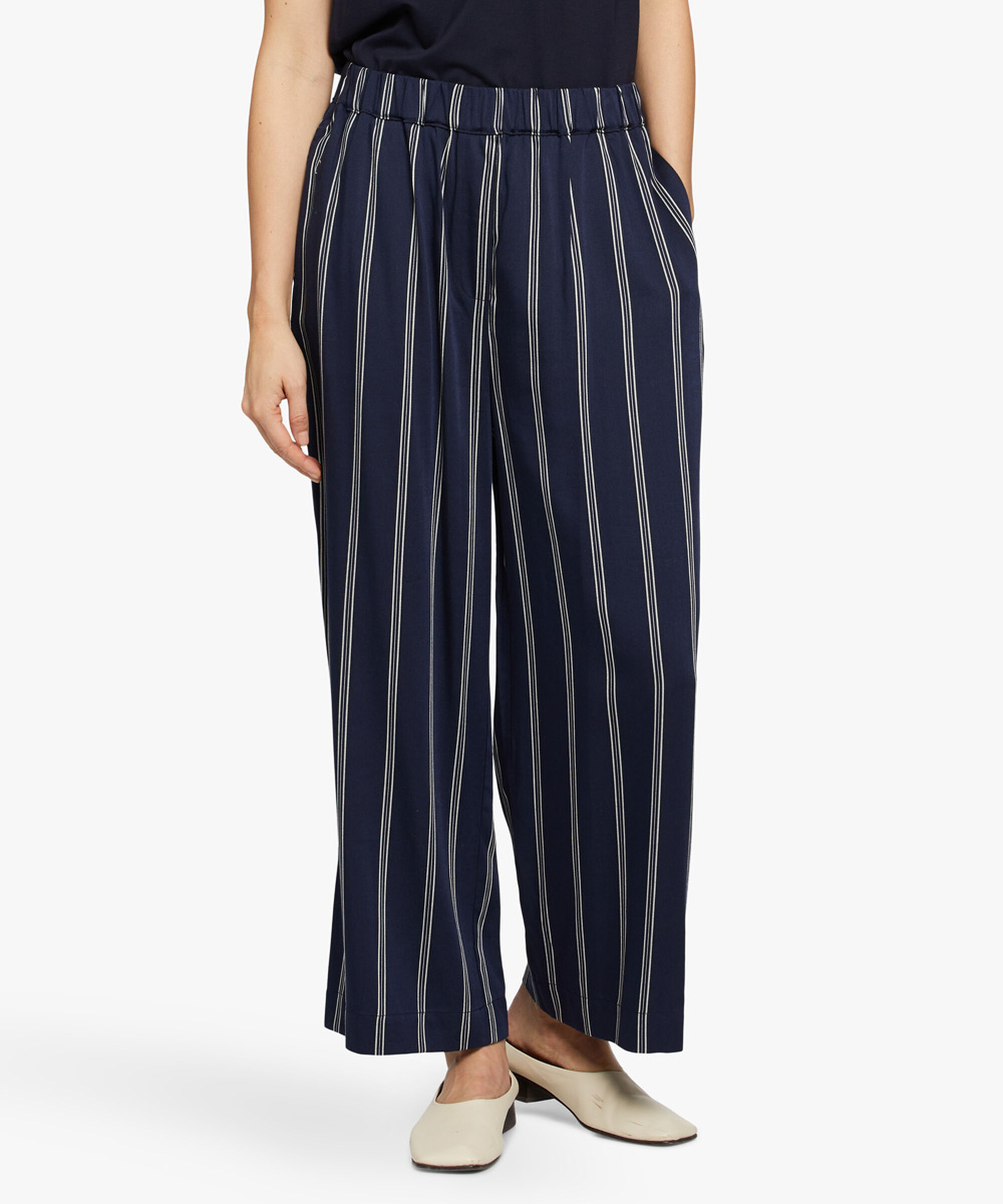 PARI BUKSER, Navy