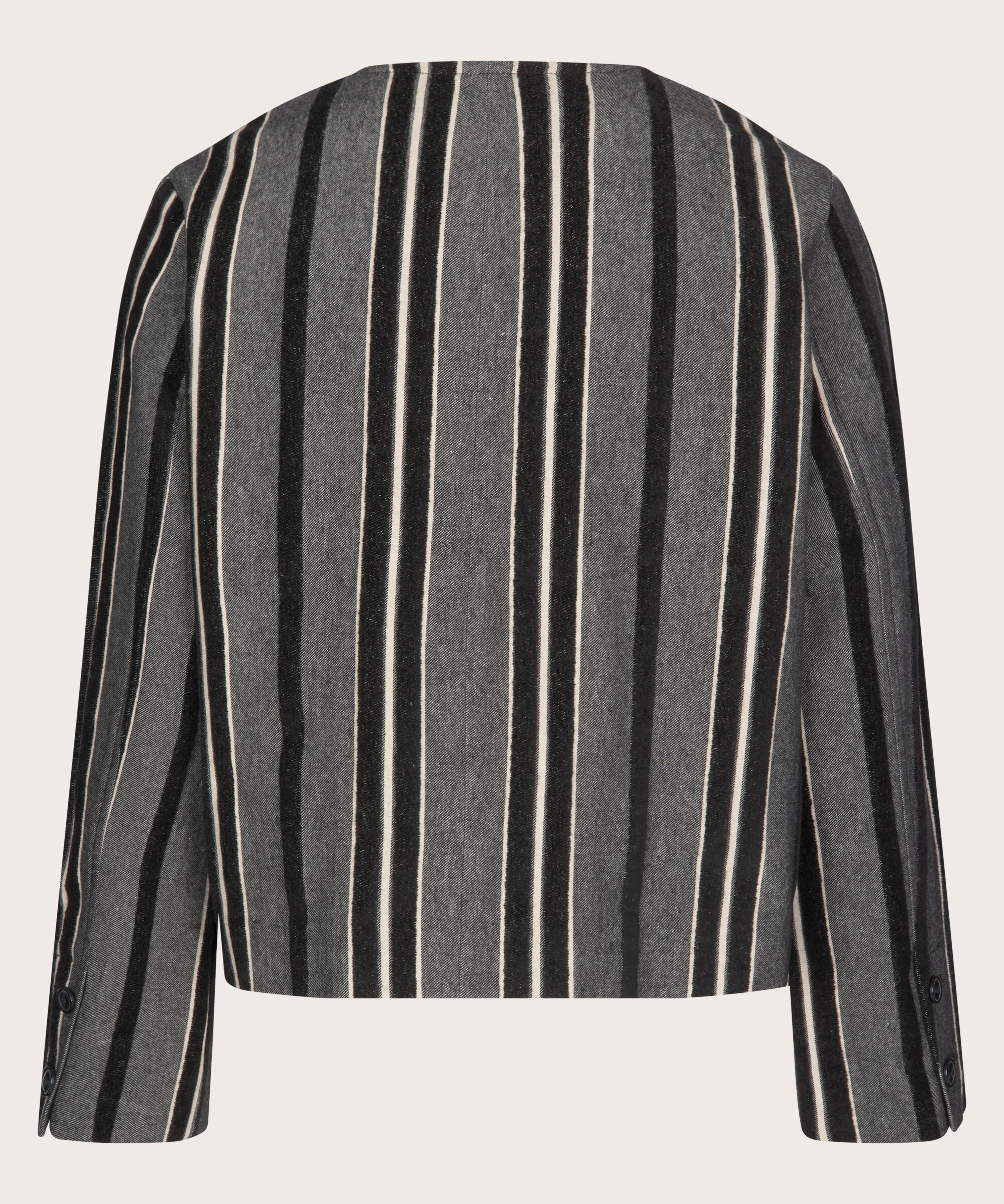 Jasmiba Jacka, Black