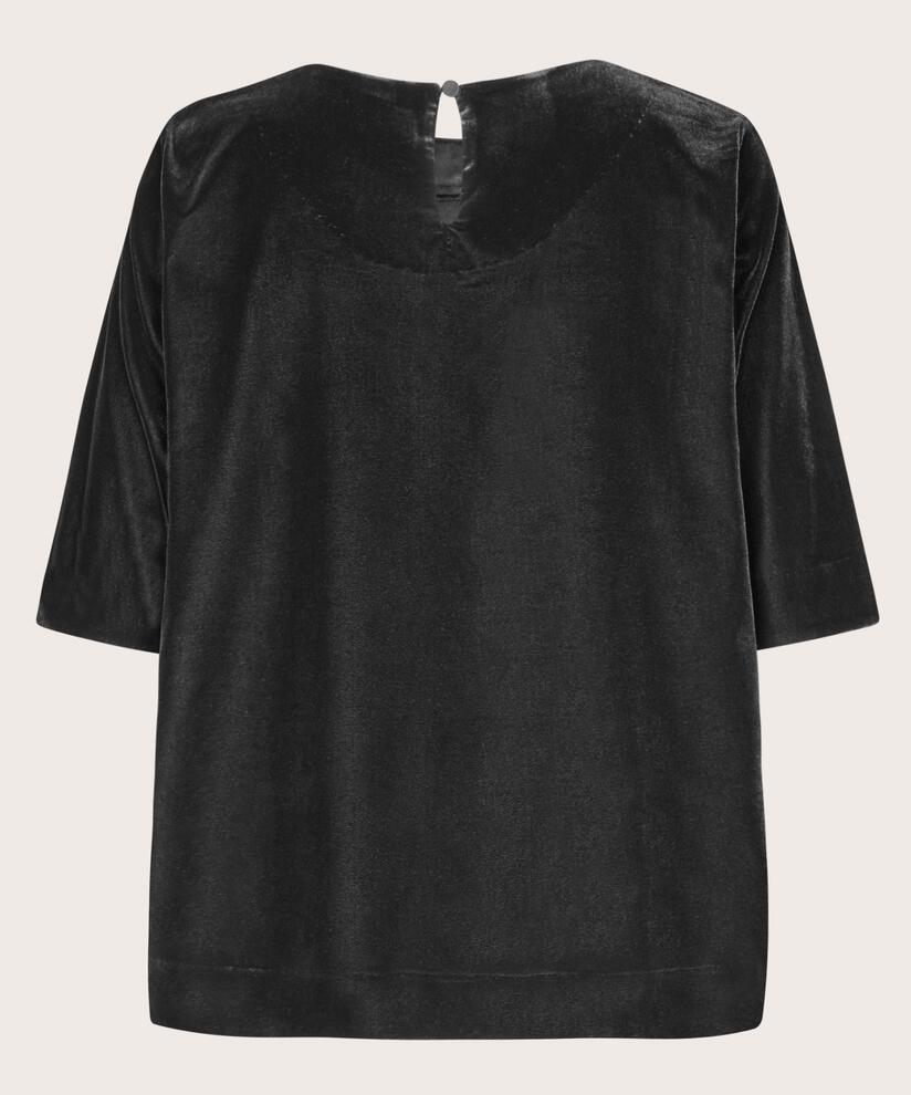 Daila Blus, Black