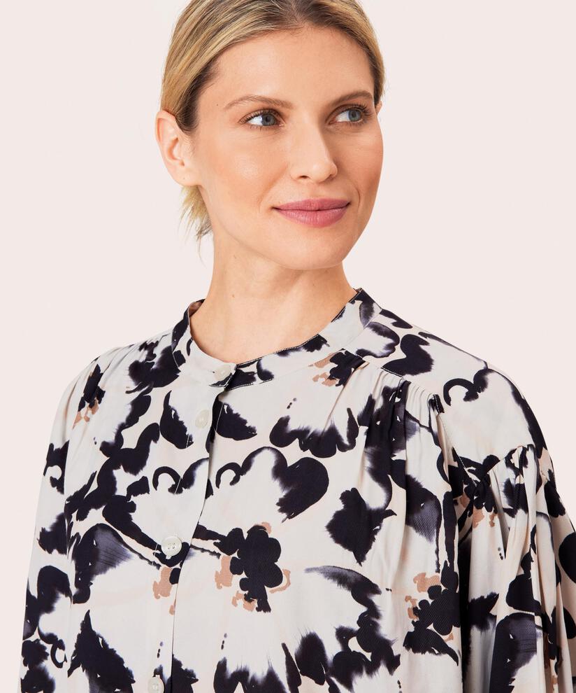 Ilisa Skjorta, Volcanic