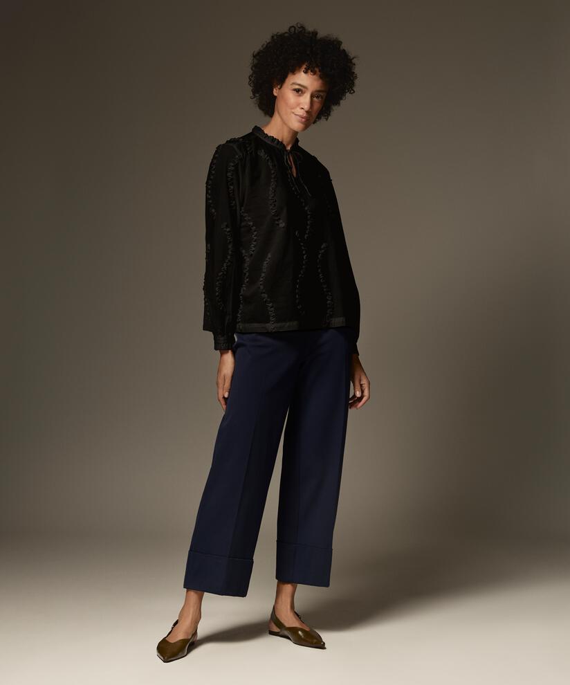 Dolvira Blus, Black
