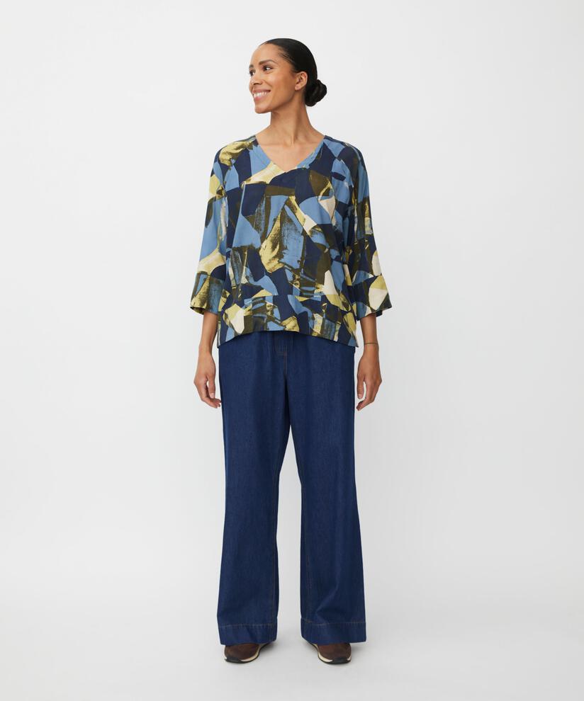 Benika Blus, Proven Blue