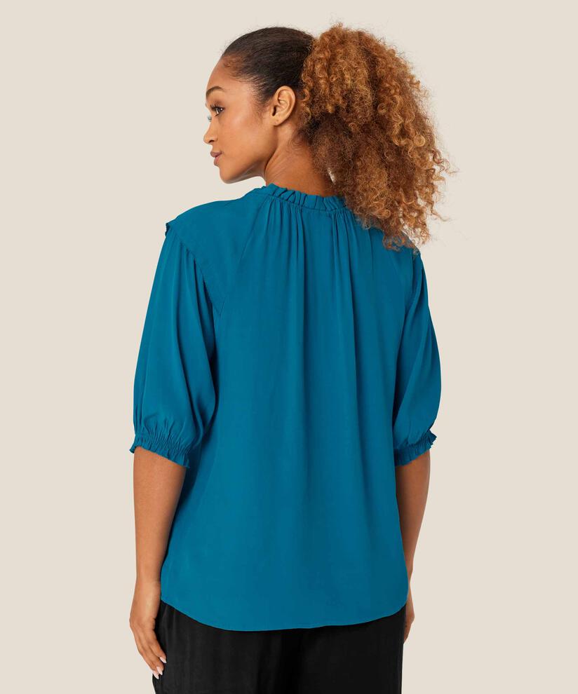 Dolani Blus, Celestial