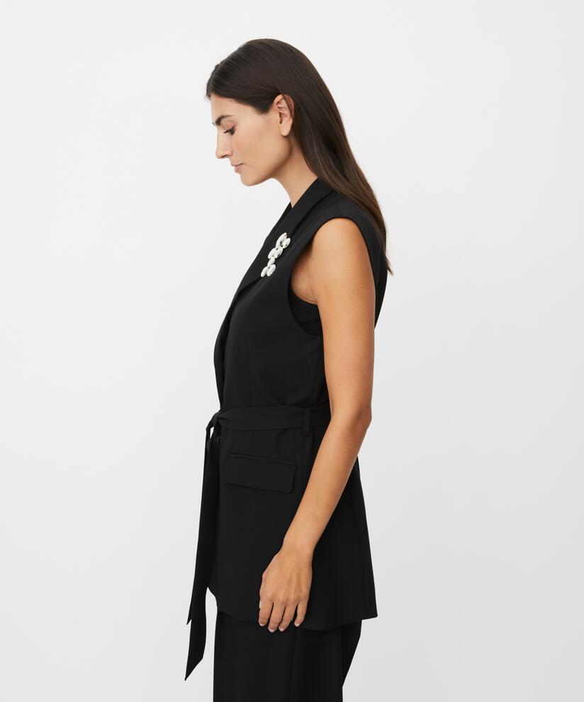 Julea Väst, Black