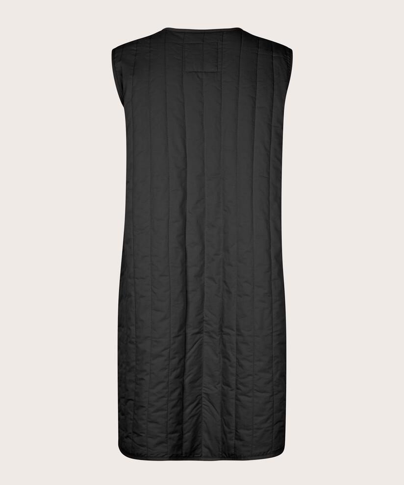 Tegan Väst, Black