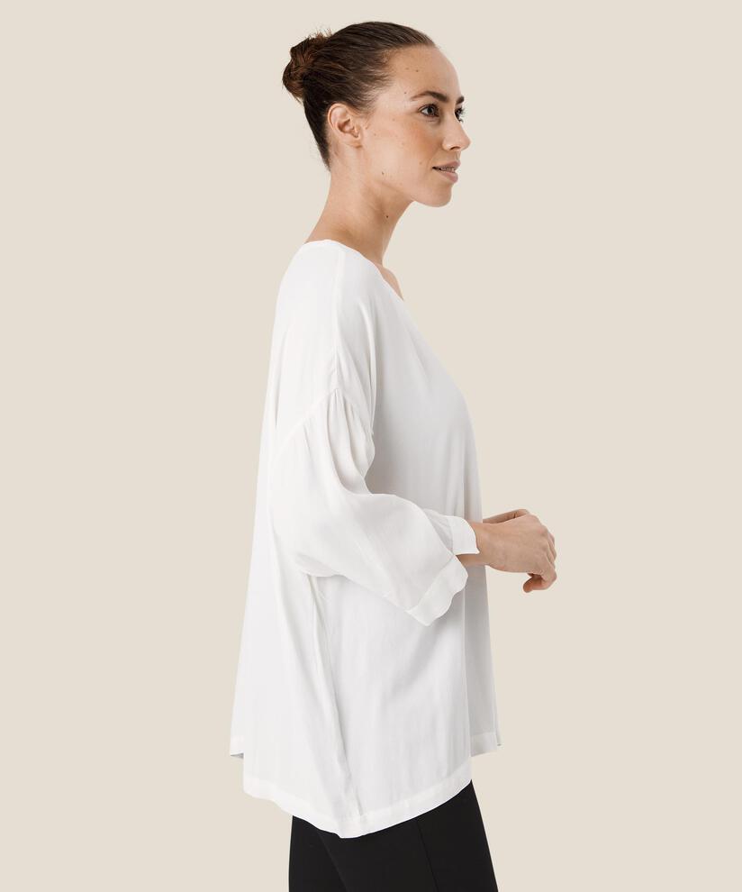 Becca Topp, Cream