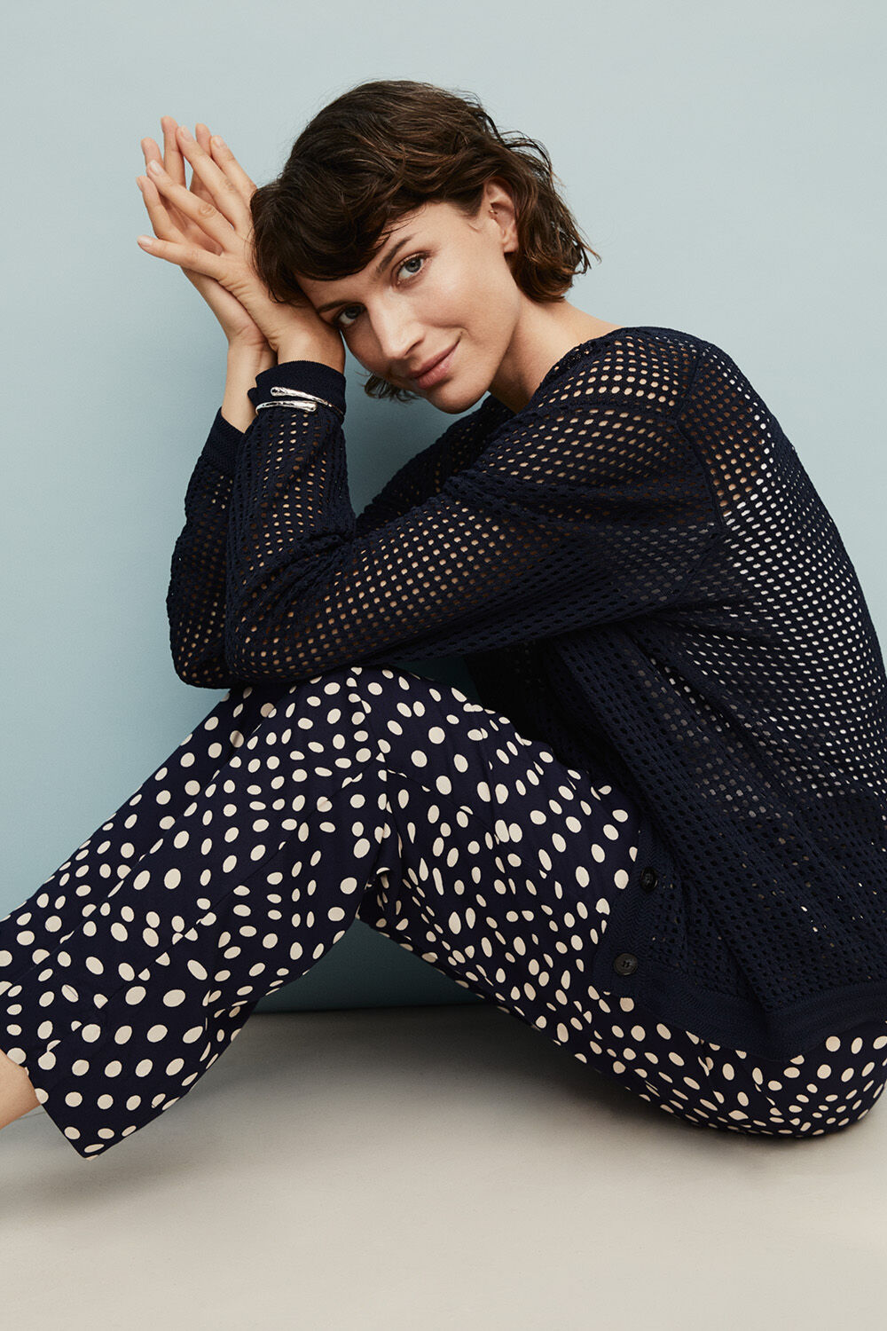 Larkena Kofta - Navy Blazer, Pless Byxor - Navy Blazer, Ryselle Armband - Silver