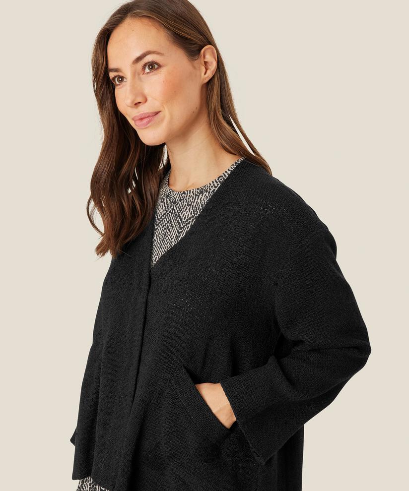 Jale Jacka, Black