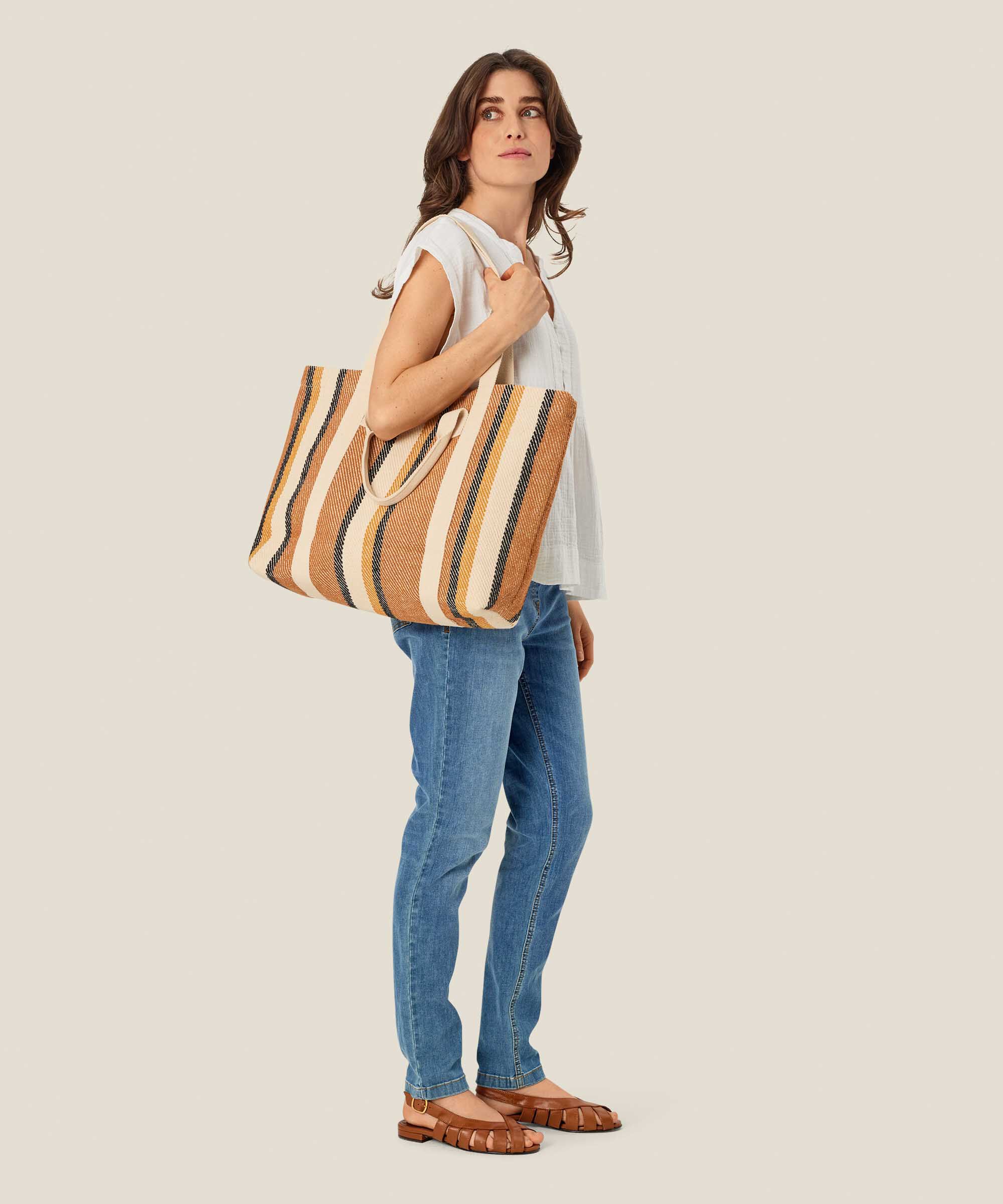 Rubbi Väska, Cashew