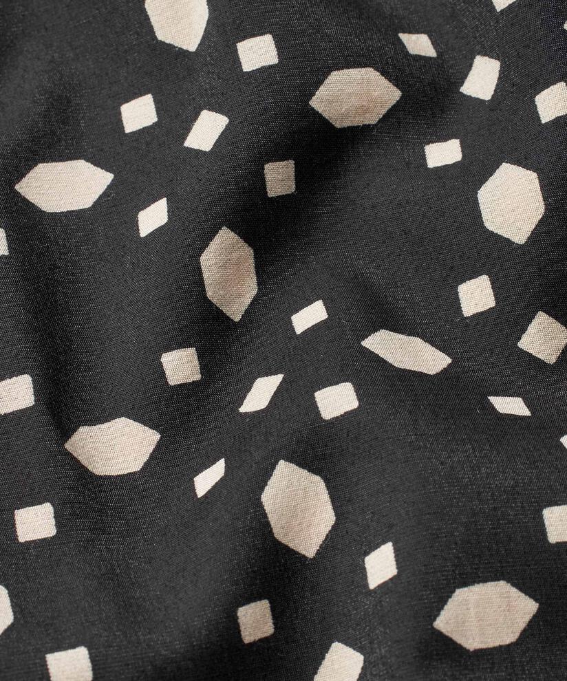 Benika Blus, Black