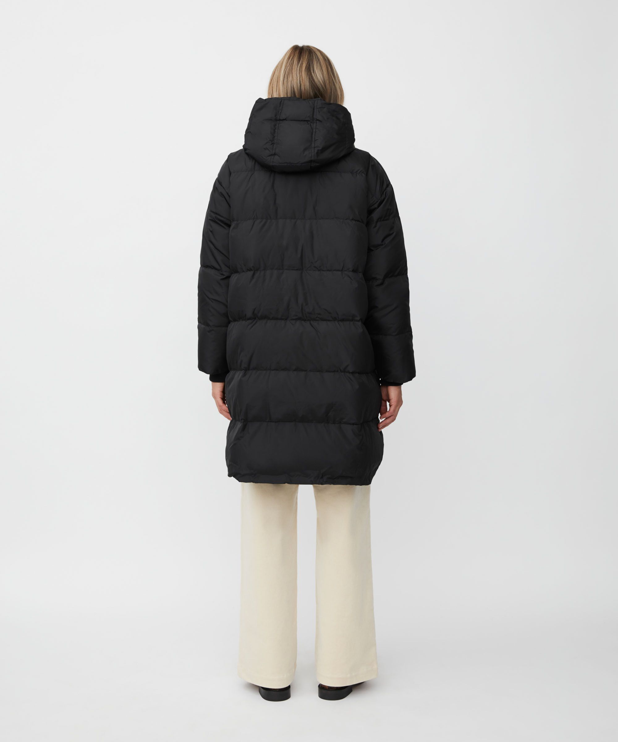 Thilde Dunkappa, Black